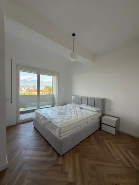 Tirane, jepet me qera apartament 1+1 , 70 m² 600 € (Rruga e Kavajes)
