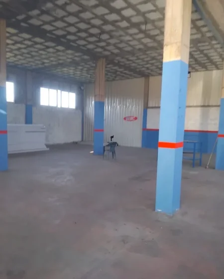 Tirane, jepet me qera magazine Kati 0, 350 m² 1.200 € (VORE)