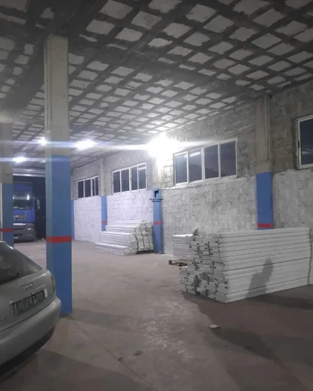 Tirane, jepet me qera magazine Kati 0, 350 m² 1.200 € (VORE)