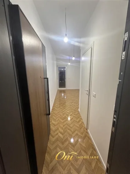 Tirane, jepet me qera zyre Kati 4, 40 m² 300 € (REZIDENCA ORBITAL 1)
