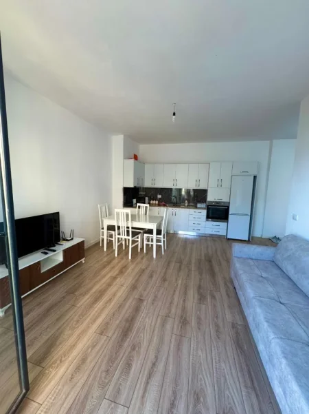 Vlore, jepet me qera 1+1 Kati 2, 65 m² 70 € (Radhime)