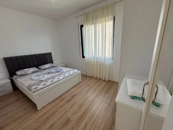 Vlore, jepet me qera 1+1 Kati 2, 65 m² 70 € (Radhime)