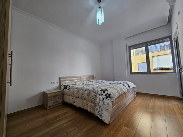 Tirane, jepet me qera apartament 2+1 , 120 m² 900 € (Kopshtit Zoologjik)