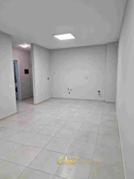 Tirane, jepet me qera zyre Kati 7, 60 m² 400 € (21 DHJETORI)