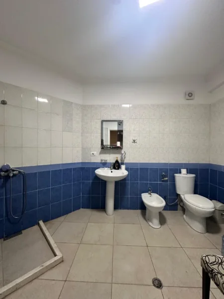 Tirane, jepet me qera apartament 1+1 Kati 4, 65 m² 400 € (Astir)