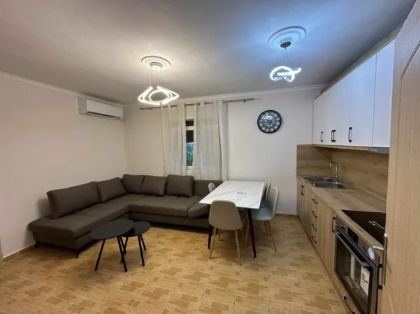 Tirane, jepet me qera apartament 2+1 Kati 1, 80 m² 500 € (RRUGA BARDHYL)