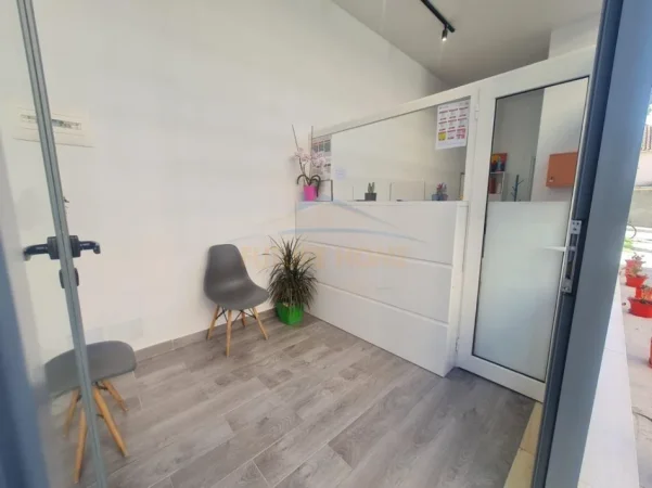 Tirane, shitet ambjent biznesi Kati 0, 27 m² 120.000 € (Residenca Fiori Di Bosco)