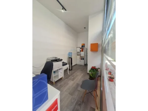 Tirane, shitet ambjent biznesi Kati 0, 27 m² 120.000 € (Residenca Fiori Di Bosco)