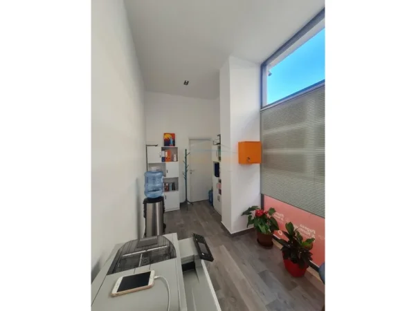 Tirane, shitet ambjent biznesi Kati 0, 27 m² 120.000 € (Residenca Fiori Di Bosco)