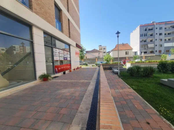 Tirane, shitet ambjent biznesi Kati 0, 27 m² 120.000 € (Residenca Fiori Di Bosco)