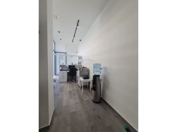 Tirane, shitet ambjent biznesi Kati 0, 27 m² 120.000 € (Residenca Fiori Di Bosco)