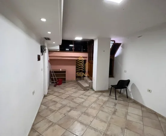 Tirane, jepet me qera magazine Kati 0, 40 m² 300 € (Rruga Bardhyl)