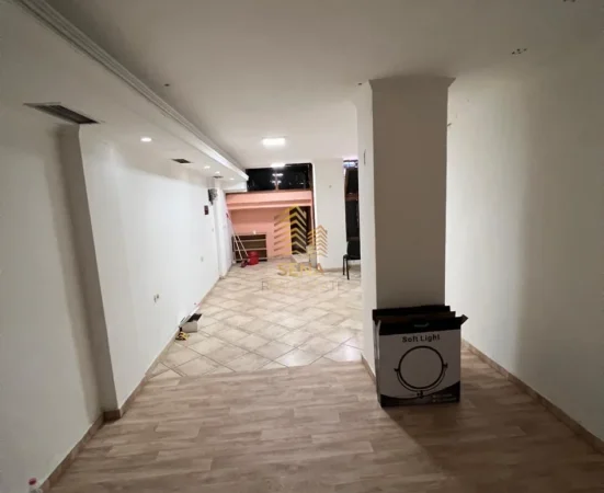 Tirane, jepet me qera magazine Kati 0, 40 m² 300 € (Rruga Bardhyl)