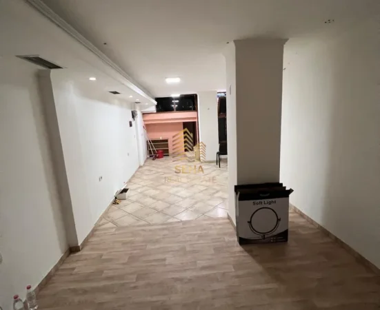 Tirane, jepet me qera magazine Kati 0, 40 m² 300 € (Rruga Bardhyl)