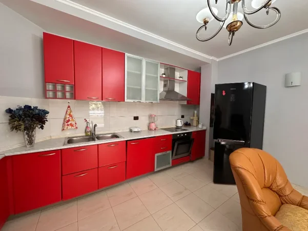 Shqiperi, jepet me qera apartament 2+1+Aneks+Ballkon Kati 2, 100 m² 750 € (Rruga Fortuzi)