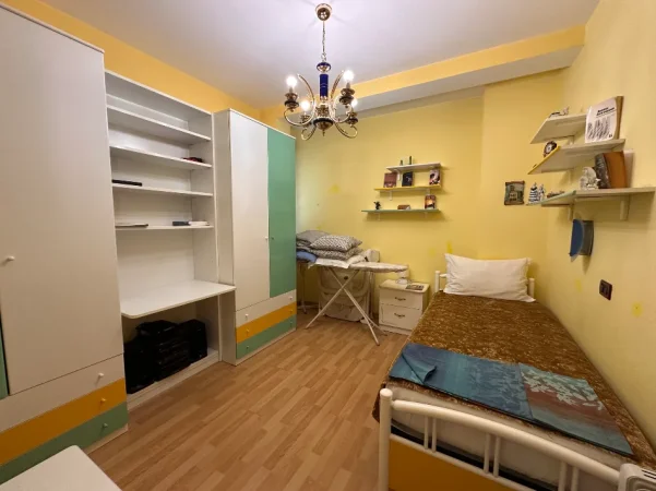 Shqiperi, jepet me qera apartament 2+1+Aneks+Ballkon Kati 2, 100 m² 750 € (Rruga Fortuzi)