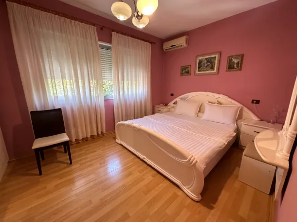 Shqiperi, jepet me qera apartament 2+1+Aneks+Ballkon Kati 2, 100 m² 750 € (Rruga Fortuzi)