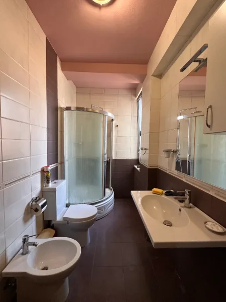 Shqiperi, jepet me qera apartament 2+1+Aneks+Ballkon Kati 2, 100 m² 750 € (Rruga Fortuzi)