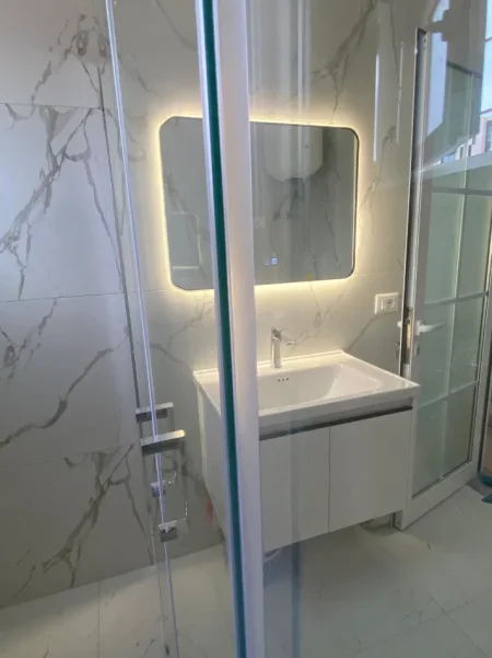 Tirane, jepet me qera garsonier 1+1 Kati 5, 40 m² 50.000 l (Rr. Myslym Shyri)
