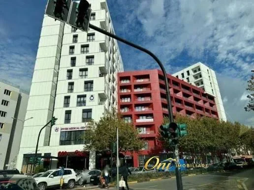Tirane, jepet me qera zyre Kati 10, 130 m² 800 € (PRAN QSUT)