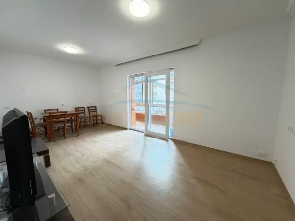 Tirane, jepet me qera apartament 2+1+Ballkon , 93 m² 1.100 €
