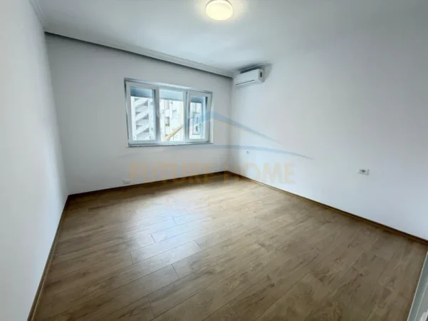 Tirane, jepet me qera apartament 2+1+Ballkon , 93 m² 1.100 €