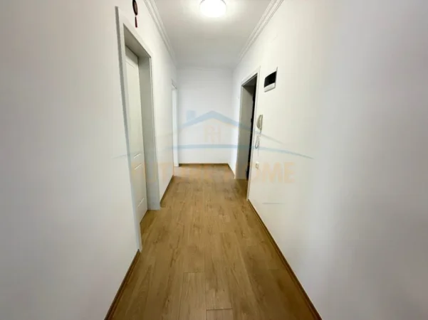 Tirane, jepet me qera apartament 2+1+Ballkon , 93 m² 1.100 €
