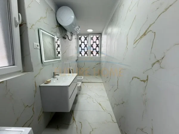 Tirane, jepet me qera apartament 2+1+Ballkon , 93 m² 1.100 €