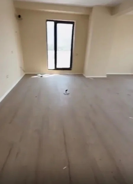 Tirane, jepet me qera zyre Kati 10, 125 m² 800 € (RRUGA E DIBRES)