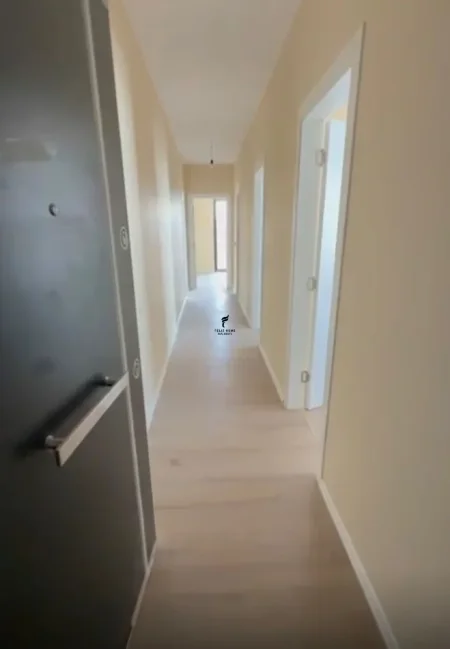 Tirane, jepet me qera zyre Kati 10, 125 m² 800 € (RRUGA E DIBRES)
