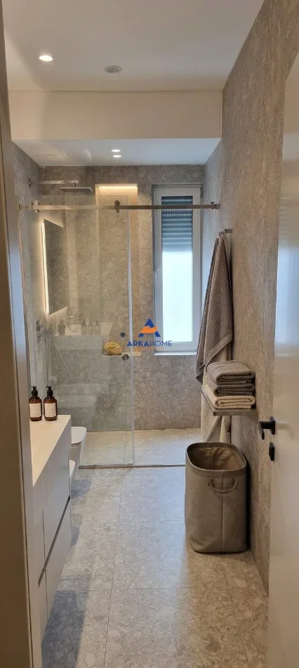 Tirane, jepet me qera apartament 1+1+Ballkon Kati 2, 50 m² 800 € 