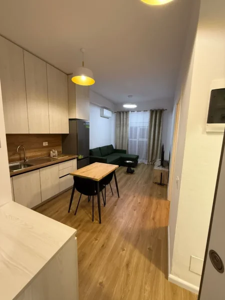 Tirane, jepet me qera apartament 1+1 Kati 3, 50 m² 400 € (Ali Demi, Kompleksi Kadiu)