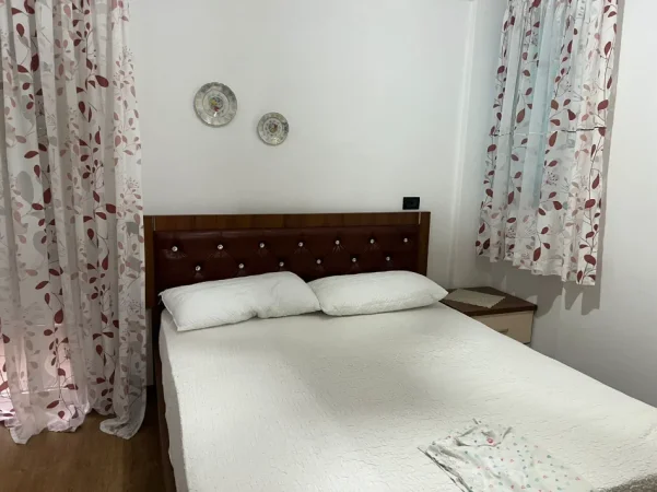 Tirane, jepet me qera apartament 2+1 , 85 m² 600 € (rrethit Selites)