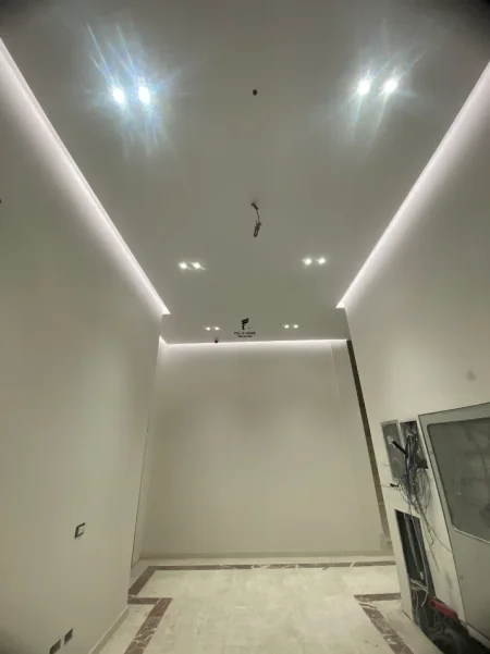 Tirane, jepet me qera zyre Kati 1, 93 m² 1.400 € (LIQENI I THATE)