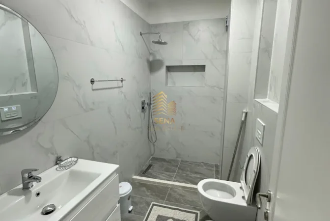 Tirane, jepet me qera apartament 2+1+Ballkon Kati 1, 108 m² 700 € (Rruga e Dibres)