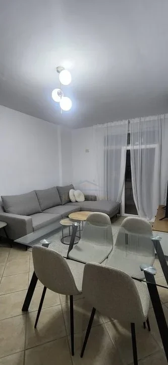 Tirane, jepet me qera apartament 1+1 Kati 4, 62 m² 650 € 