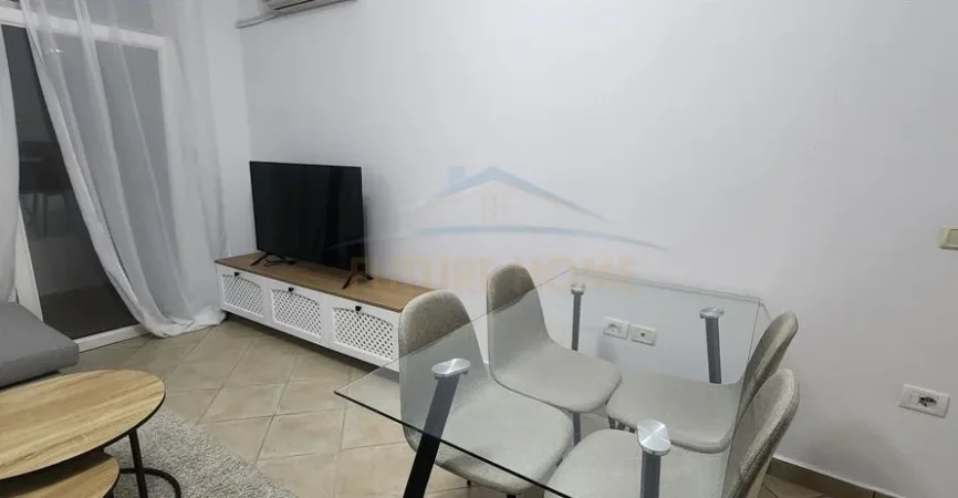 Tirane, jepet me qera apartament 1+1 Kati 4, 62 m² 650 € 