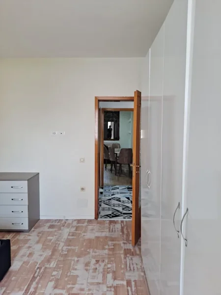 Tirane, jepet me qera apartament 2+1 Kati 2, 90 m² 550 € (Stacioni i Trenit)