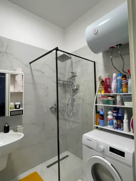 Tirane, jepet me qera apartament 2+1 , 120 m² 1.200 € (Kompleksi Delijorgji)