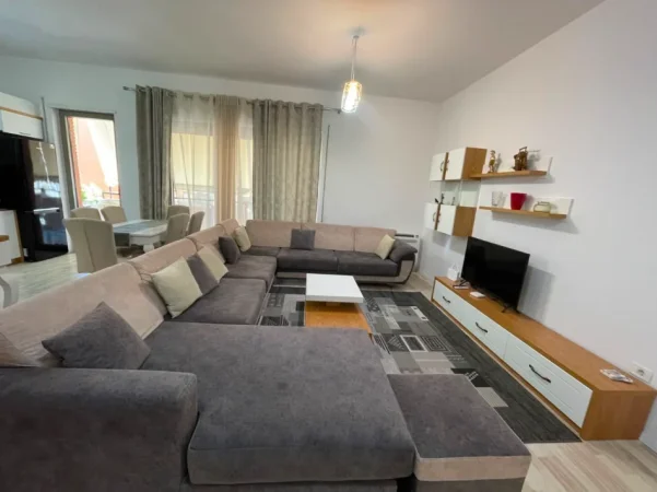 Tirane, jepet me qera apartament 2+1 , 120 m² 1.200 € (Kompleksi Delijorgji)