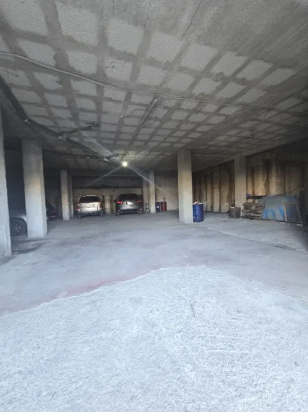 Tirane, jepet me qera dyqan , 200 m² 1.000 € (Selitë)