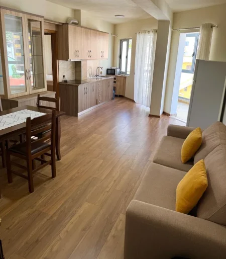 Shengjin, jepet me qera apartament 1+1+Aneks+Ballkon Kati 3, 50 € (Rruga kryesore)
