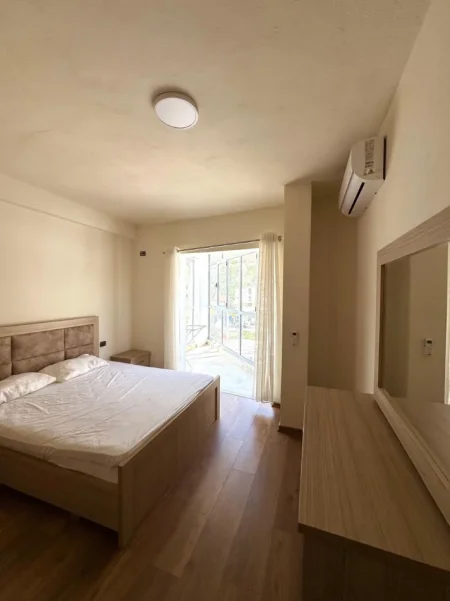 Shengjin, jepet me qera apartament 1+1+Aneks+Ballkon Kati 3, 50 € (Rruga kryesore)