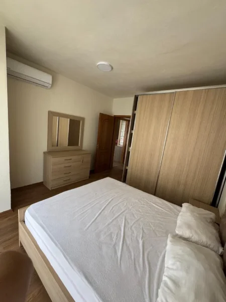 Shengjin, jepet me qera apartament 1+1+Aneks+Ballkon Kati 3, 50 € (Rruga kryesore)