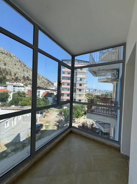 Shengjin, jepet me qera apartament 1+1+Aneks+Ballkon Kati 3, 50 € (Rruga kryesore)