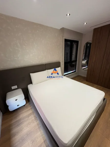 Tirane, jepet me qera apartament 1+1+Ballkon Kati 1, 117 m² 1.684 € 