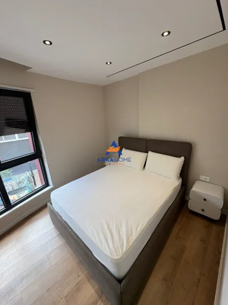 Tirane, jepet me qera apartament 1+1+Ballkon Kati 1, 117 m² 1.684 € 
