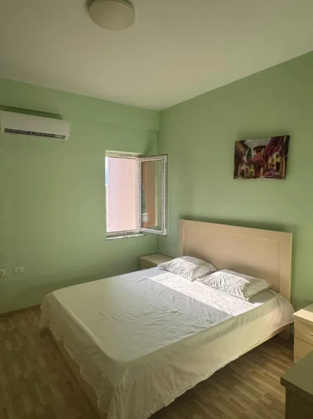 Pogradec, jepet me qera apartament 1+1+Ballkon Kati 5, 40 € (Rruga kryesore perballeme me hotel 1 Maji)