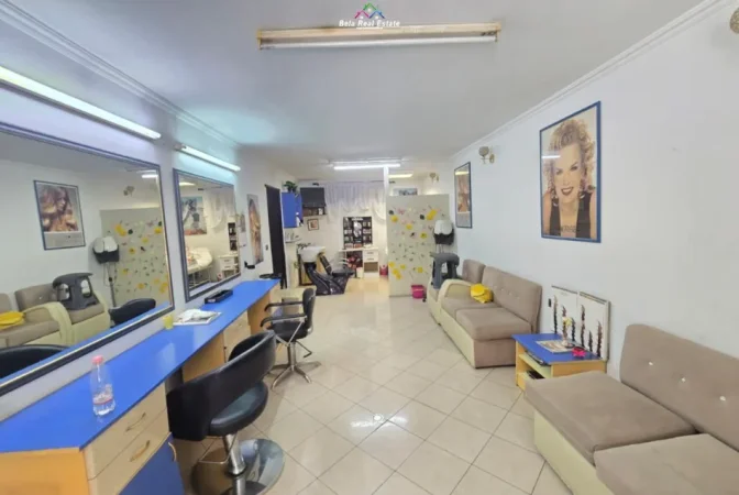 Tirane, jepet me qera dyqan Kati 0, 37 m² 450 € (rruga e barrikadave)