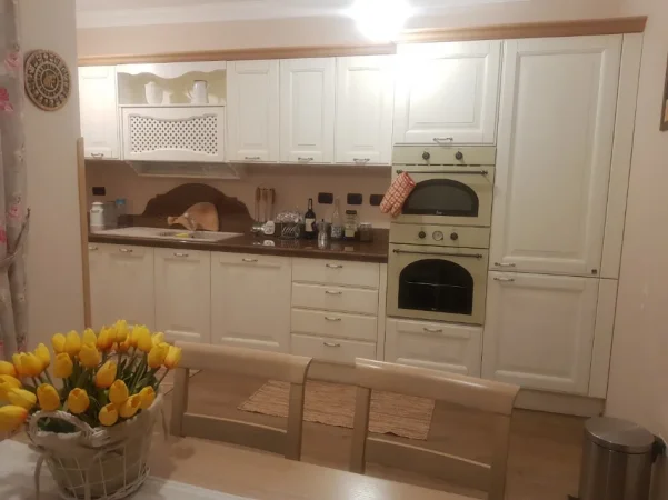 Tirane, jepet me qera apartament 2+1+Ballkon + PARKIM Kati 3, 130 m² 750 €